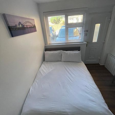 Fantastic Studio, Private Bathroom And Mini Kitchen. Thamesmead  Exteriér fotografie