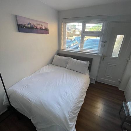 Fantastic Studio, Private Bathroom And Mini Kitchen. Thamesmead  Exteriér fotografie