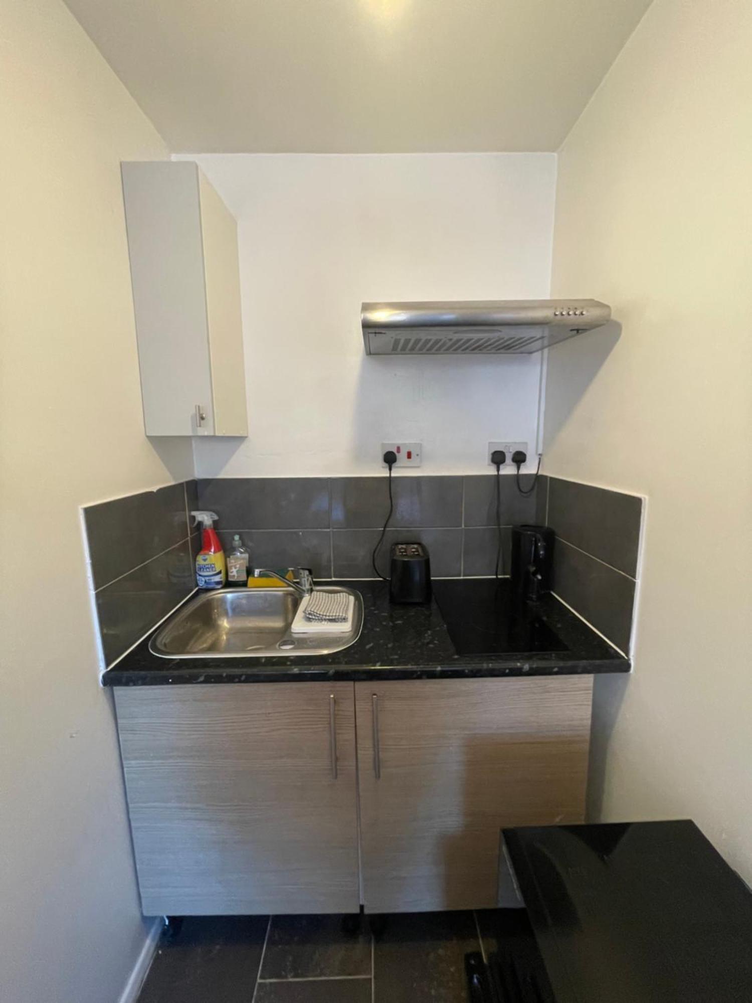 Fantastic Studio, Private Bathroom And Mini Kitchen. Thamesmead  Exteriér fotografie